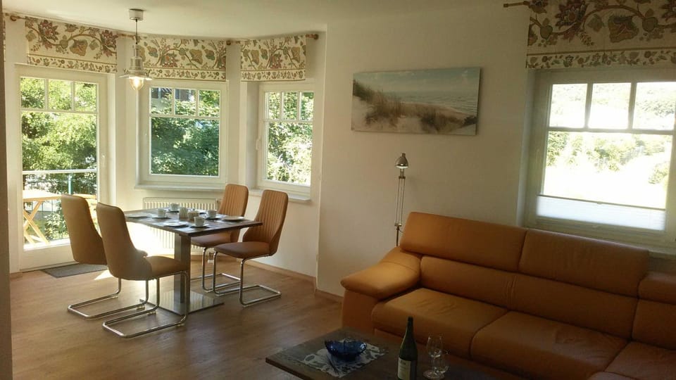Photo of the whole room, Decorative detail, Seating area, Dining area