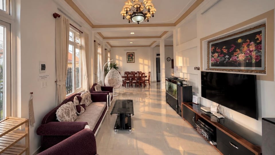 Communal lounge/ TV room, TV and multimedia, Living room, Seating area, Evening entertainment