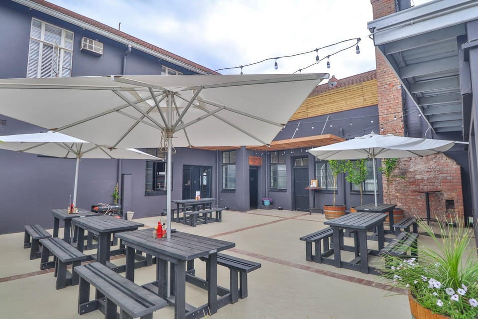 Seating area, Area and facilities