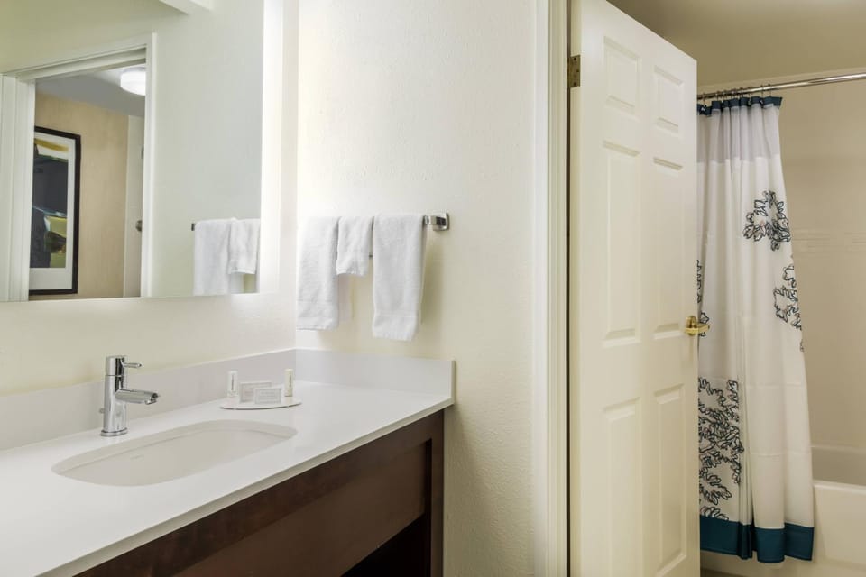 Bathroom, towels