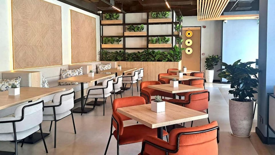 Restaurant/places to eat, Restaurant/places to eat