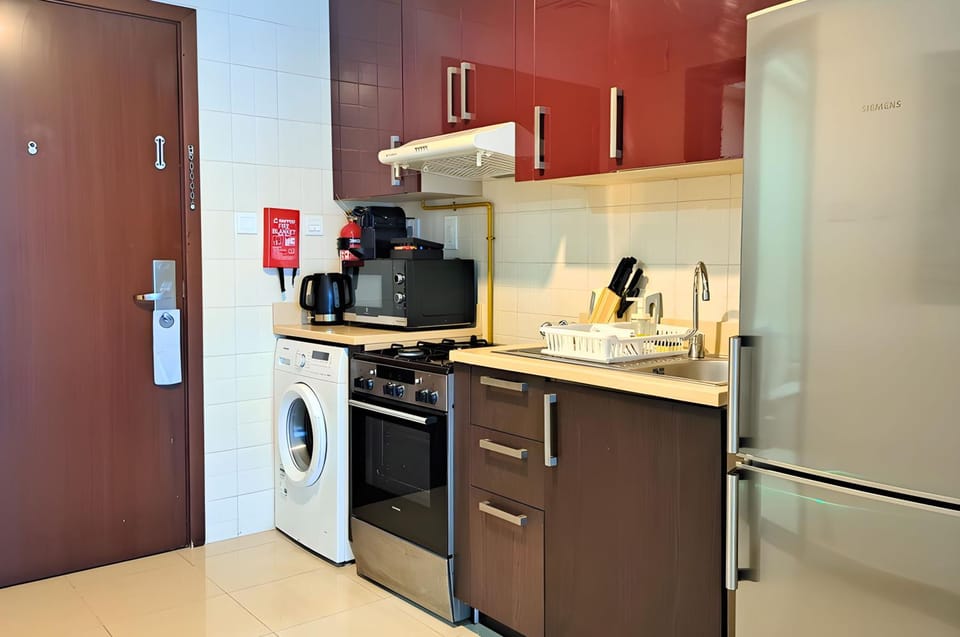 Coffee/tea facilities, Kitchen or kitchenette, oven, stove, toaster, washing machine, dryer