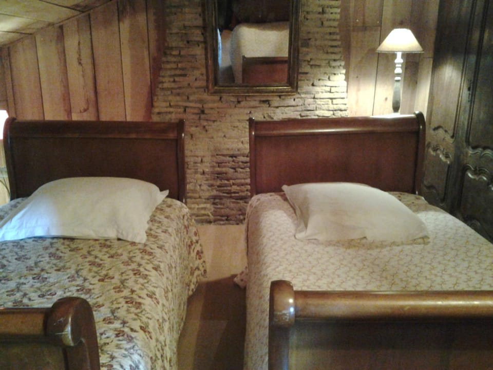 Les Hotes Des Guillemets Bed and Breakfast in Nouvelle-Aquitaine