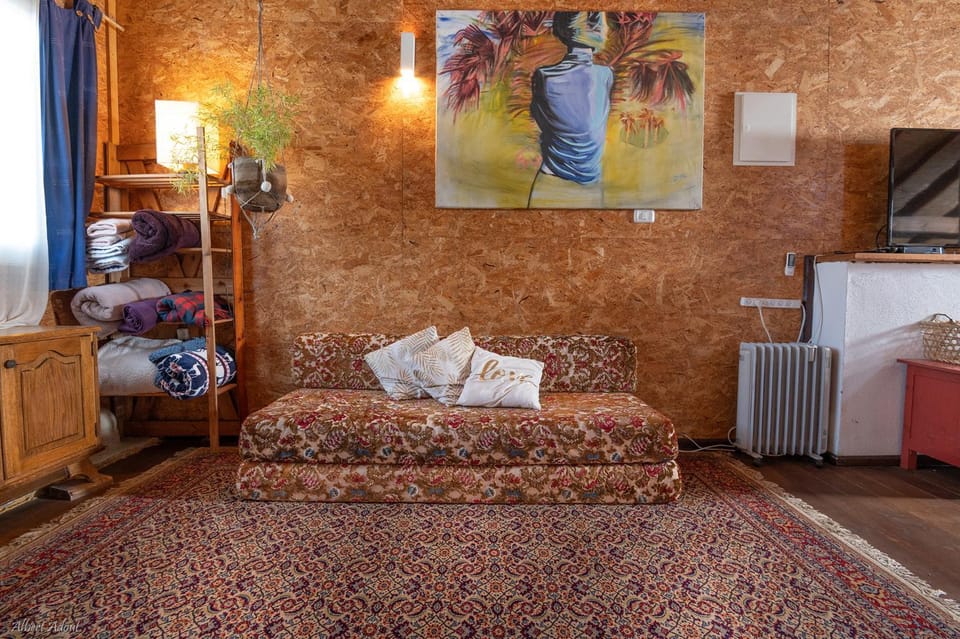Bed, TV and multimedia, Photo of the whole room, Seating area, internet