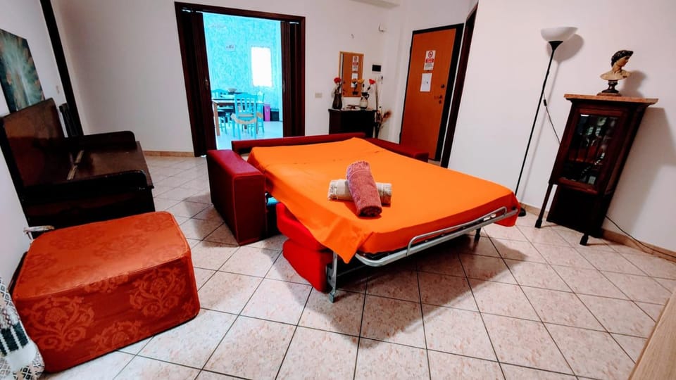 Bed, Photo of the whole room, towels