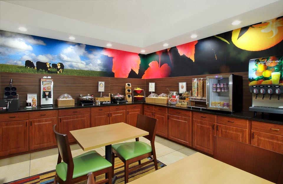 Dining area, Breakfast