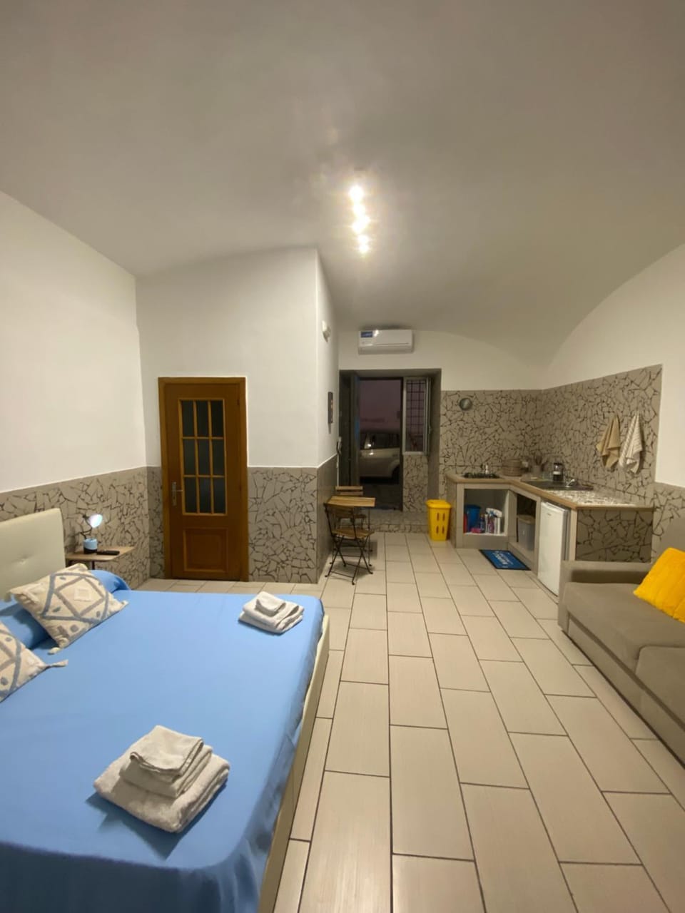 Living room, Bedroom, kitchen