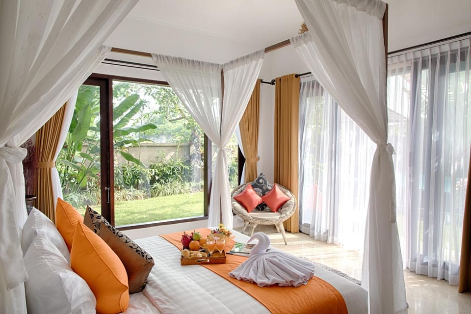 Bed, Bedroom, Garden view