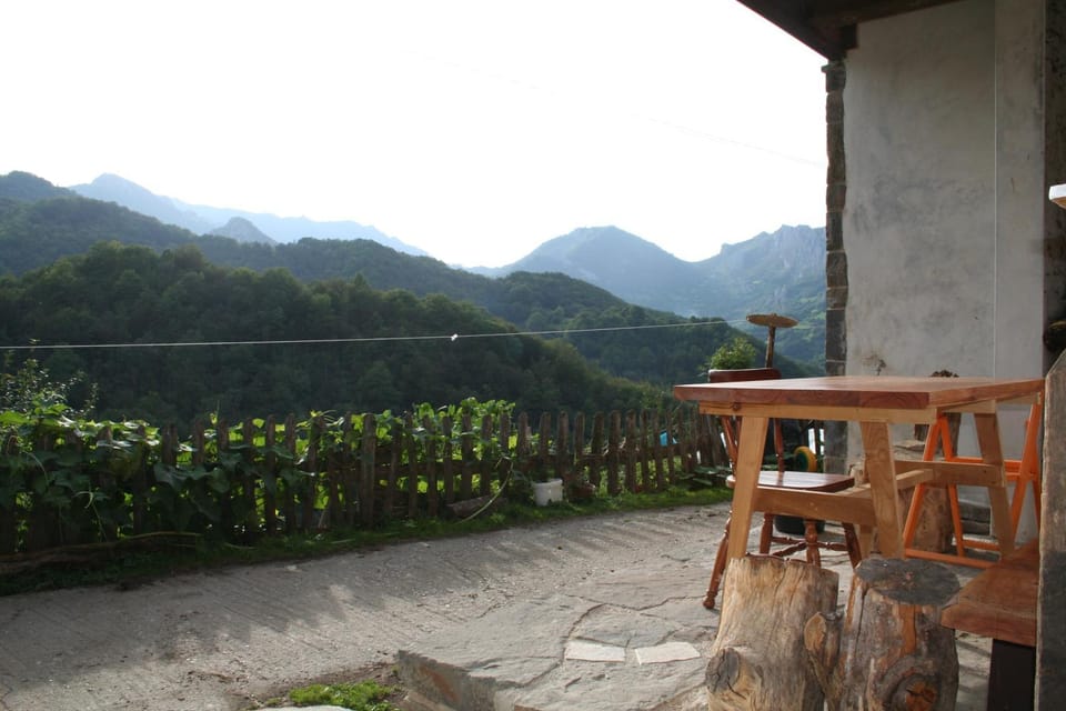 BBQ facilities, Balcony/Terrace, Mountain view