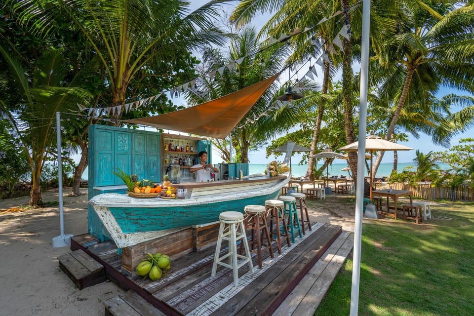 Lounge or bar, Food and drinks