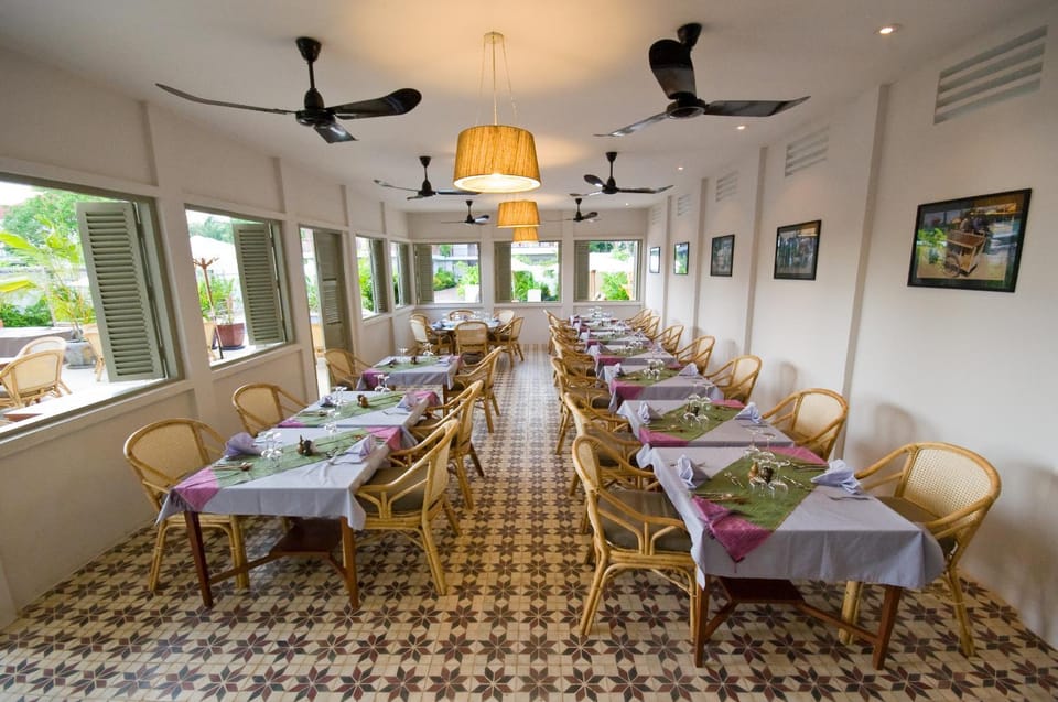 Restaurant/places to eat, American breakfast