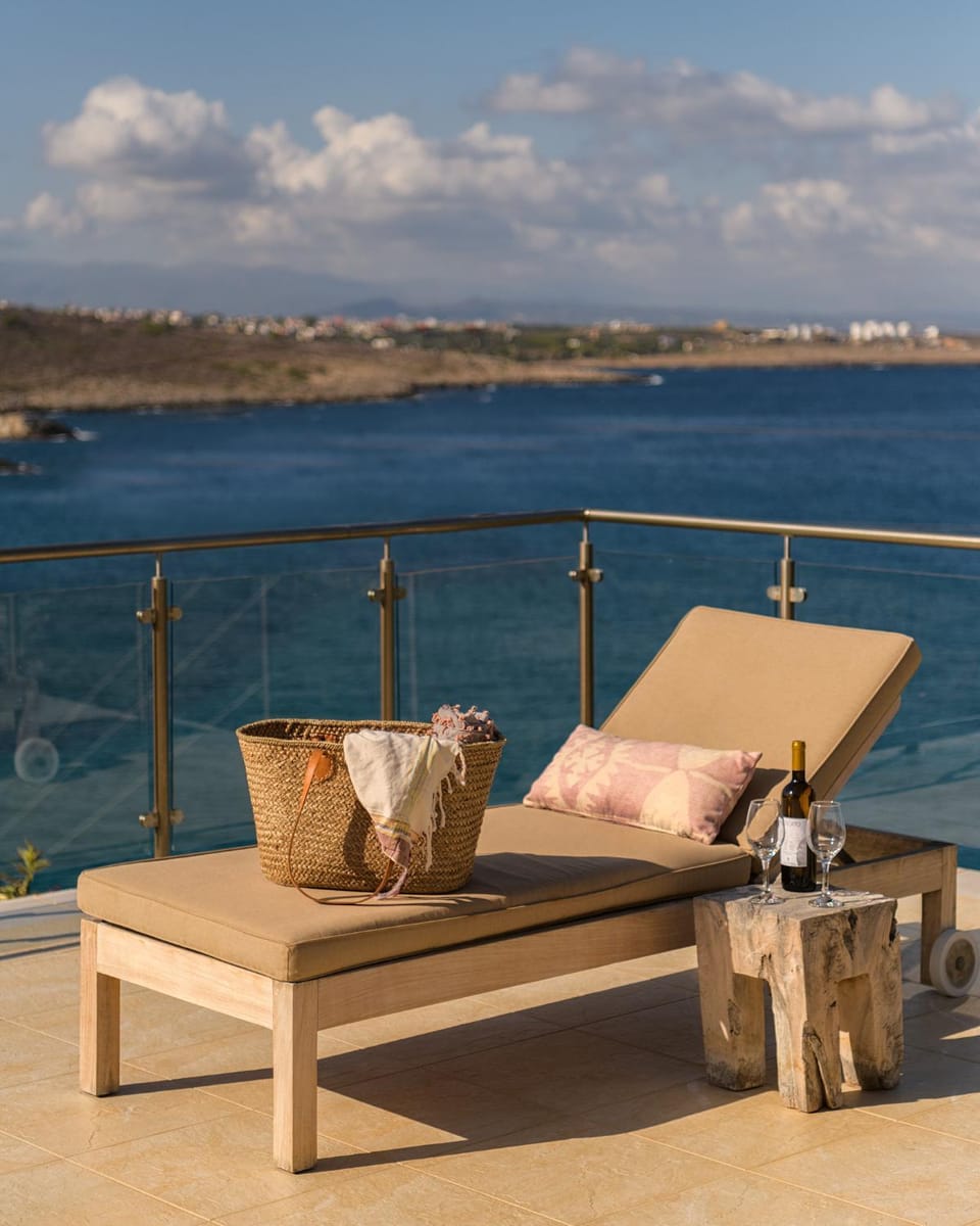 Balcony/Terrace, Mountain view, Sea view, sunbed