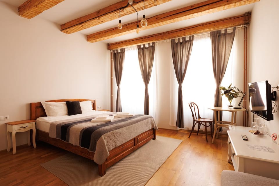 Bed, TV and multimedia, Photo of the whole room
