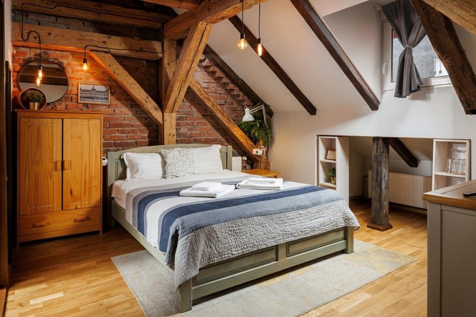 Bed, Photo of the whole room, On site