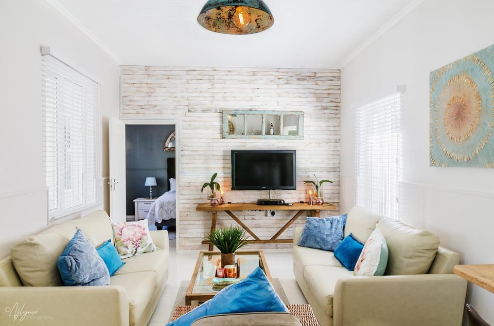 TV and multimedia, Living room, Lounge or bar, Seating area