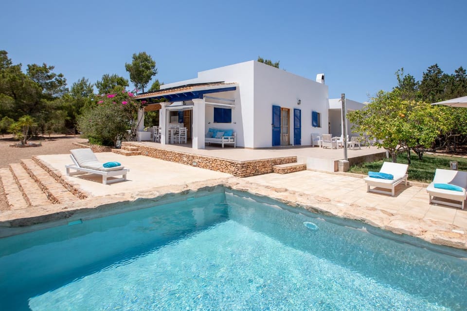 Property building, Pool view, Swimming pool