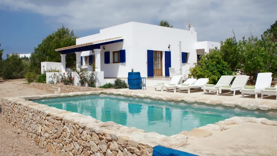 Property building, Pool view