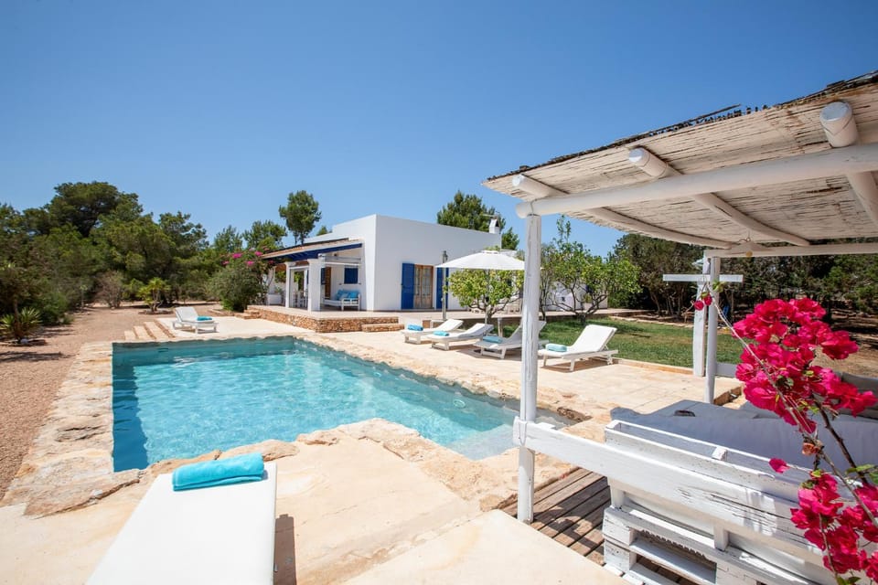 Pool view, Swimming pool, sunbed