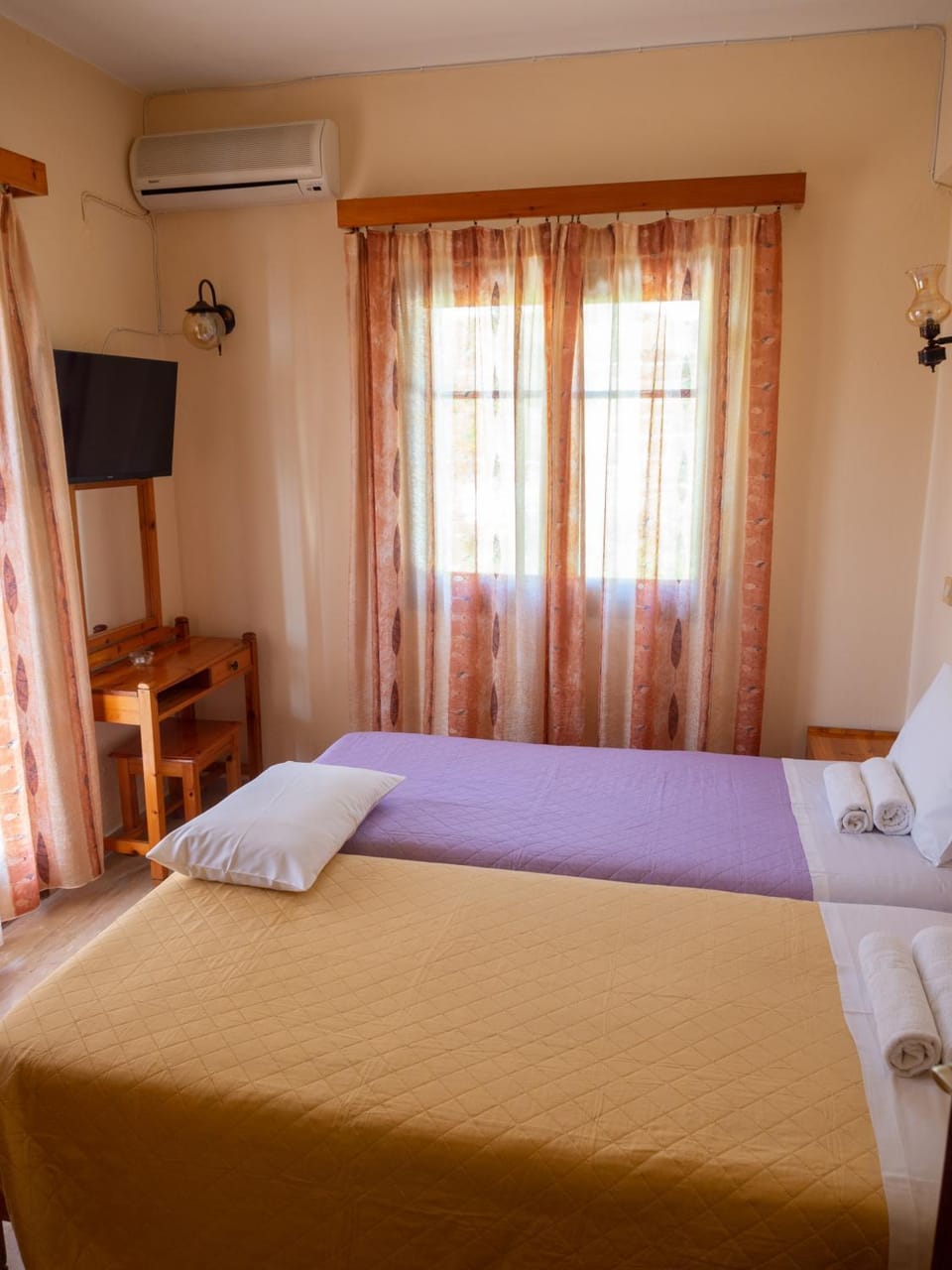 Bed, TV and multimedia, Photo of the whole room, Bedroom, air conditioner