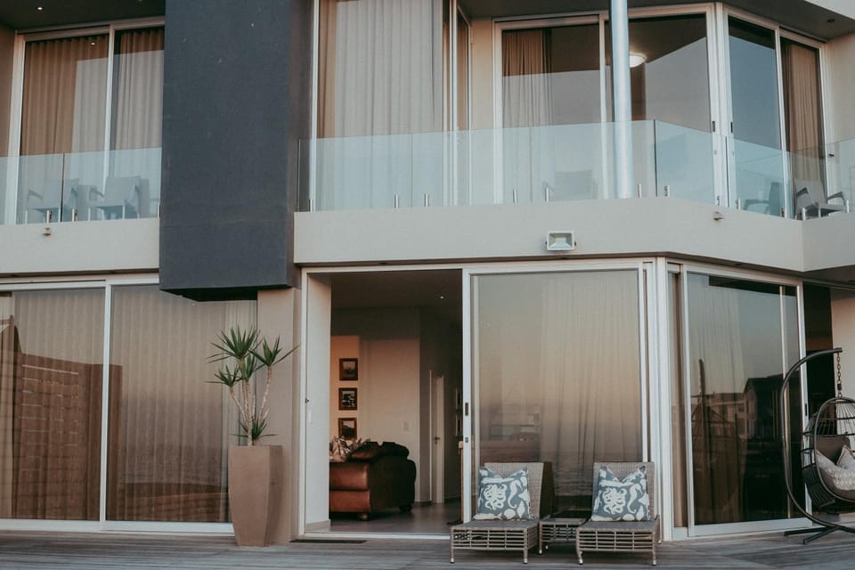 Property building, Patio, Balcony/Terrace