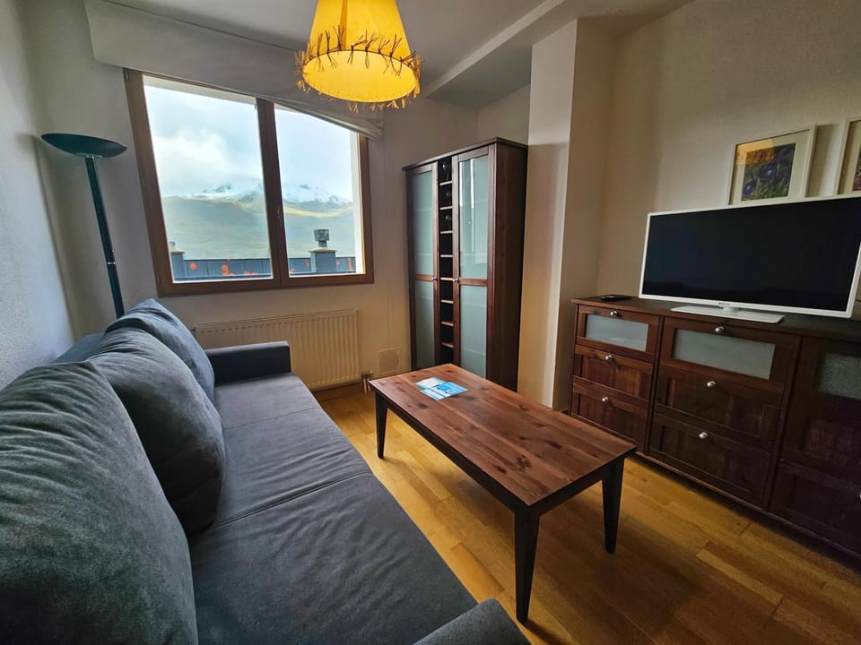 TV and multimedia, Living room, Mountain view