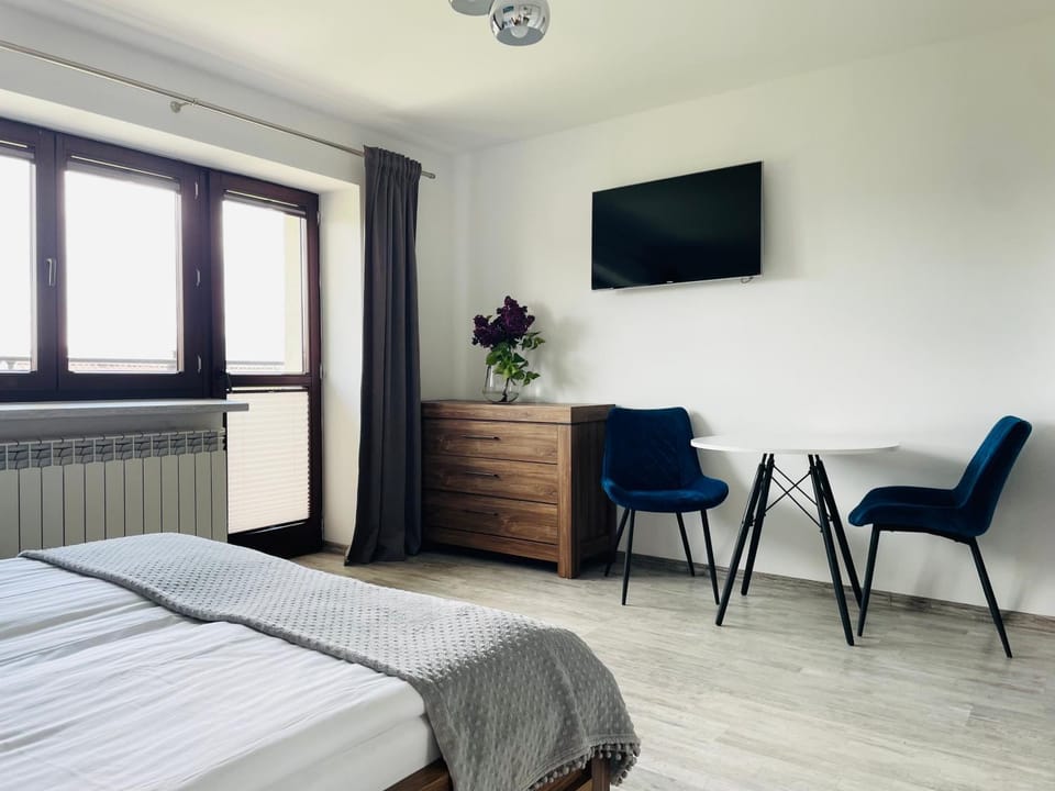 Bed, Seating area