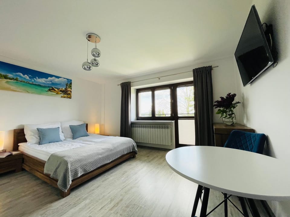 Bed, Seating area, Bedroom