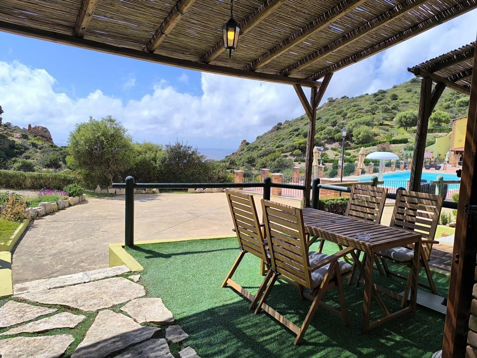 Property building, Facade/entrance, Natural landscape, Garden, Dining area, Garden view, Pool view