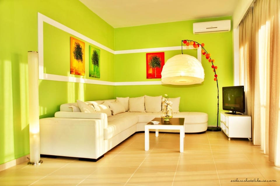 TV and multimedia, Living room, Photo of the whole room, Seating area, Pool view