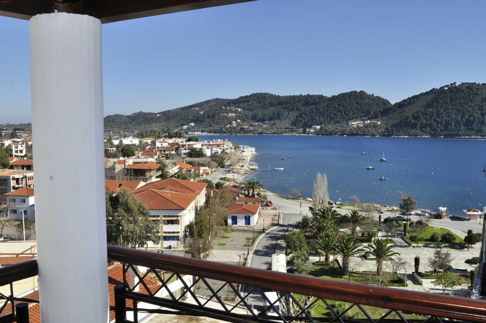 Property building, Nearby landmark, Day, Natural landscape, View (from property/room), Balcony/Terrace, City view, Lake view, Mountain view, River view, Sea view