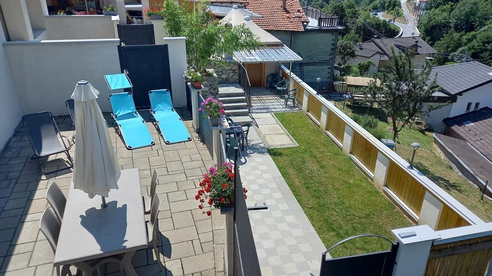 Balcony/Terrace, Garden view
