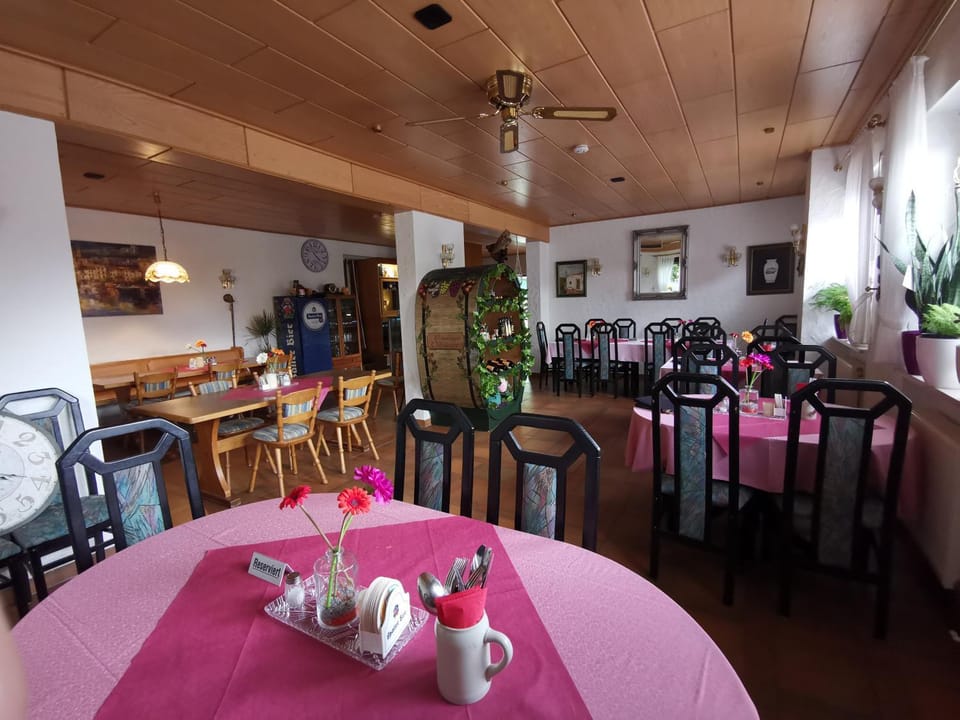 Restaurant/places to eat, Restaurant/places to eat