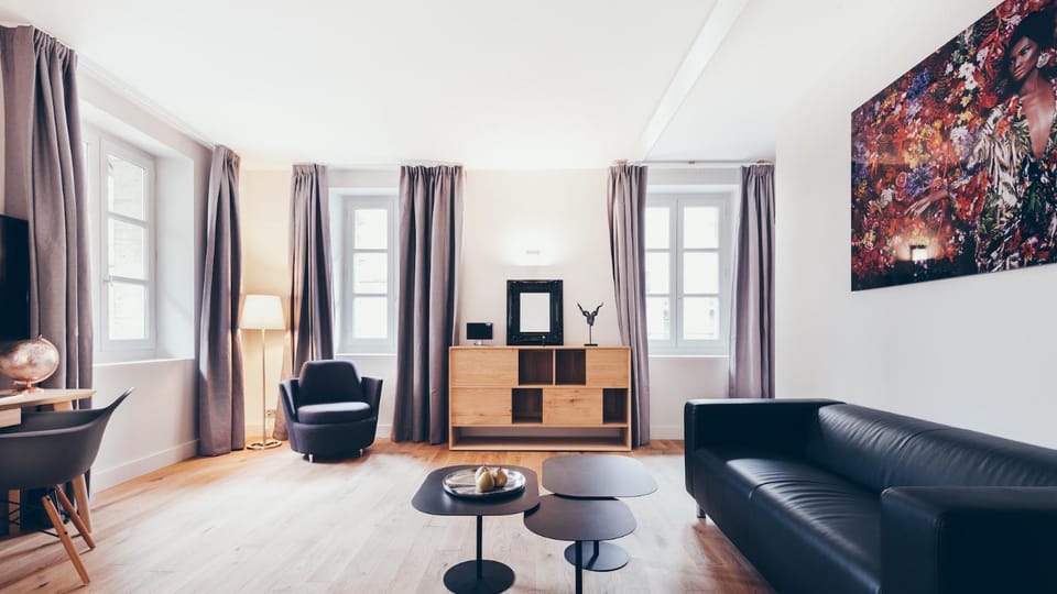 Communal lounge/ TV room, TV and multimedia, Living room, Lounge or bar, Seating area