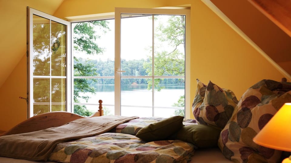 Bedroom, Lake view
