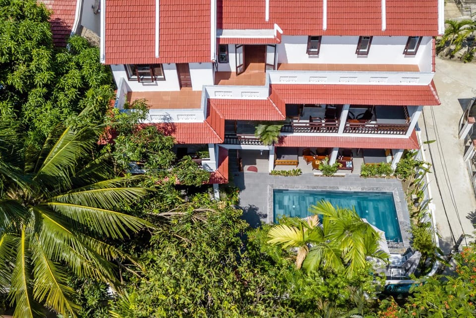 Bird's eye view, Floor plan
