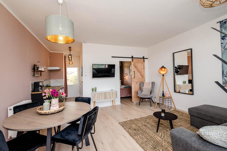 Living room, Seating area, Dining area