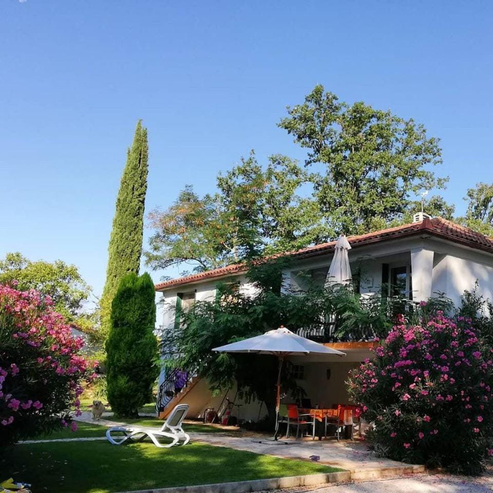 Résidence Miro, gîtes équipés été et hiver, tennis, piscine Apartment hotel in French Riviera