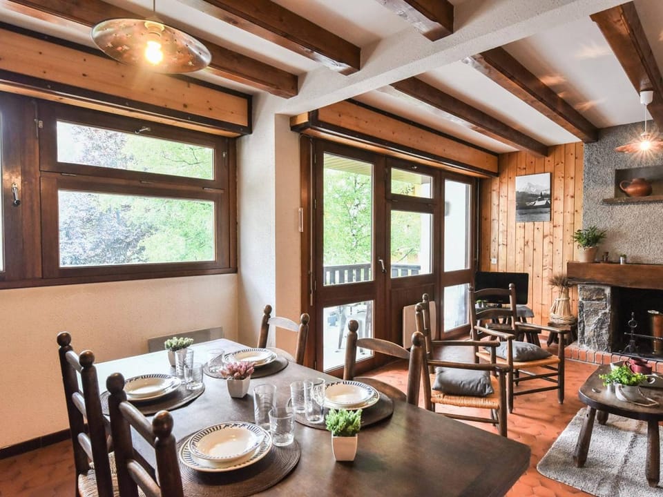 Appartement 4 pers avec terrasse, parking privé, proche thermes et remontées mécaniques - FR-1-296-198 Apartment in Saint-Lary-Soulan