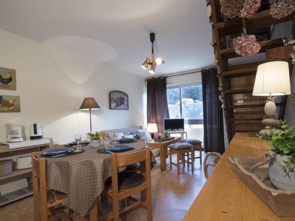 Duplex 4 personnes avec balcon à Saint Lary Village - FR-1-296-182 Apartment in Saint-Lary-Soulan