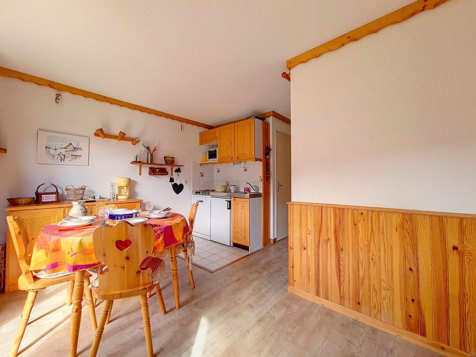 Studio fonctionnel aux pieds des pistes avec balcon - FR-1-344-206 Apartment in Les Allues