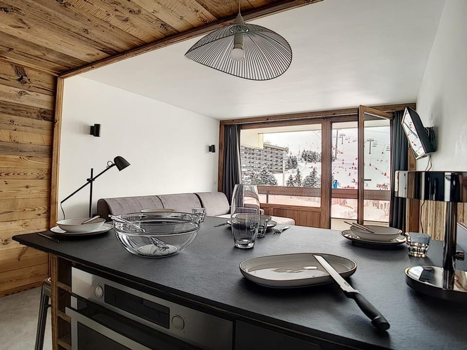 Appartement rénové 36m², skis aux pieds, balcon sud - FR-1-344-595 Apartment in Les Allues
