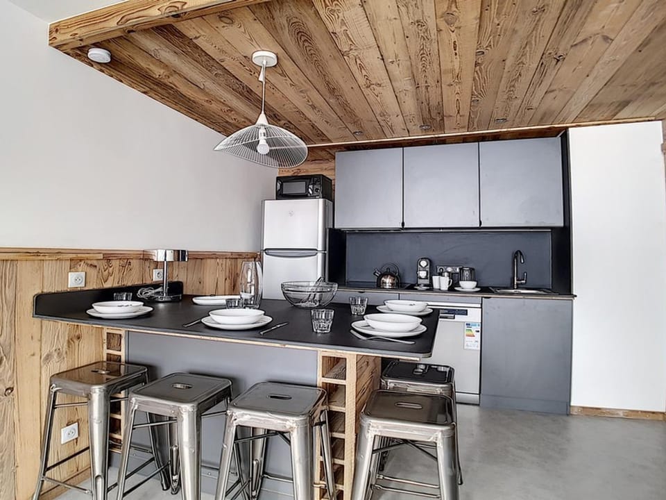 Appartement rénové 36m², skis aux pieds, balcon sud - FR-1-344-595 Apartment in Les Allues