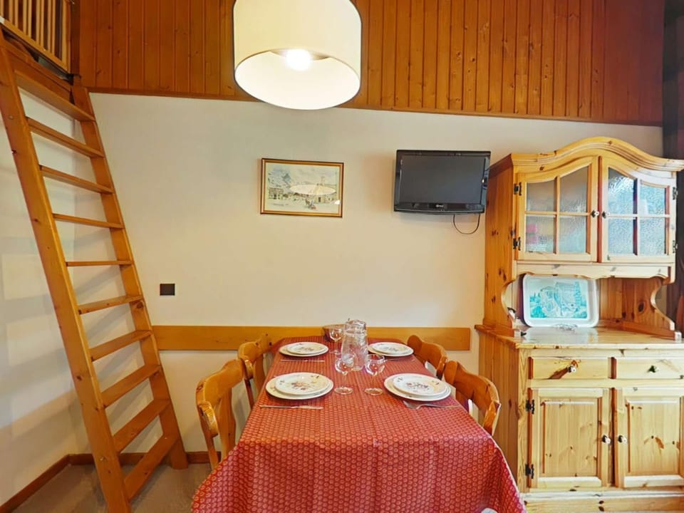Appt cosy 5 pers, 300m centre, parking, animaux admis - FR-1-241-85 Apartment in Le Grand-Bornand