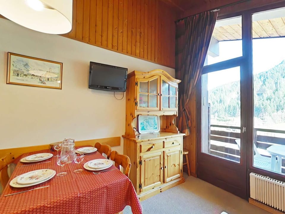 Appt cosy 5 pers, 300m centre, parking, animaux admis - FR-1-241-85 Apartment in Le Grand-Bornand