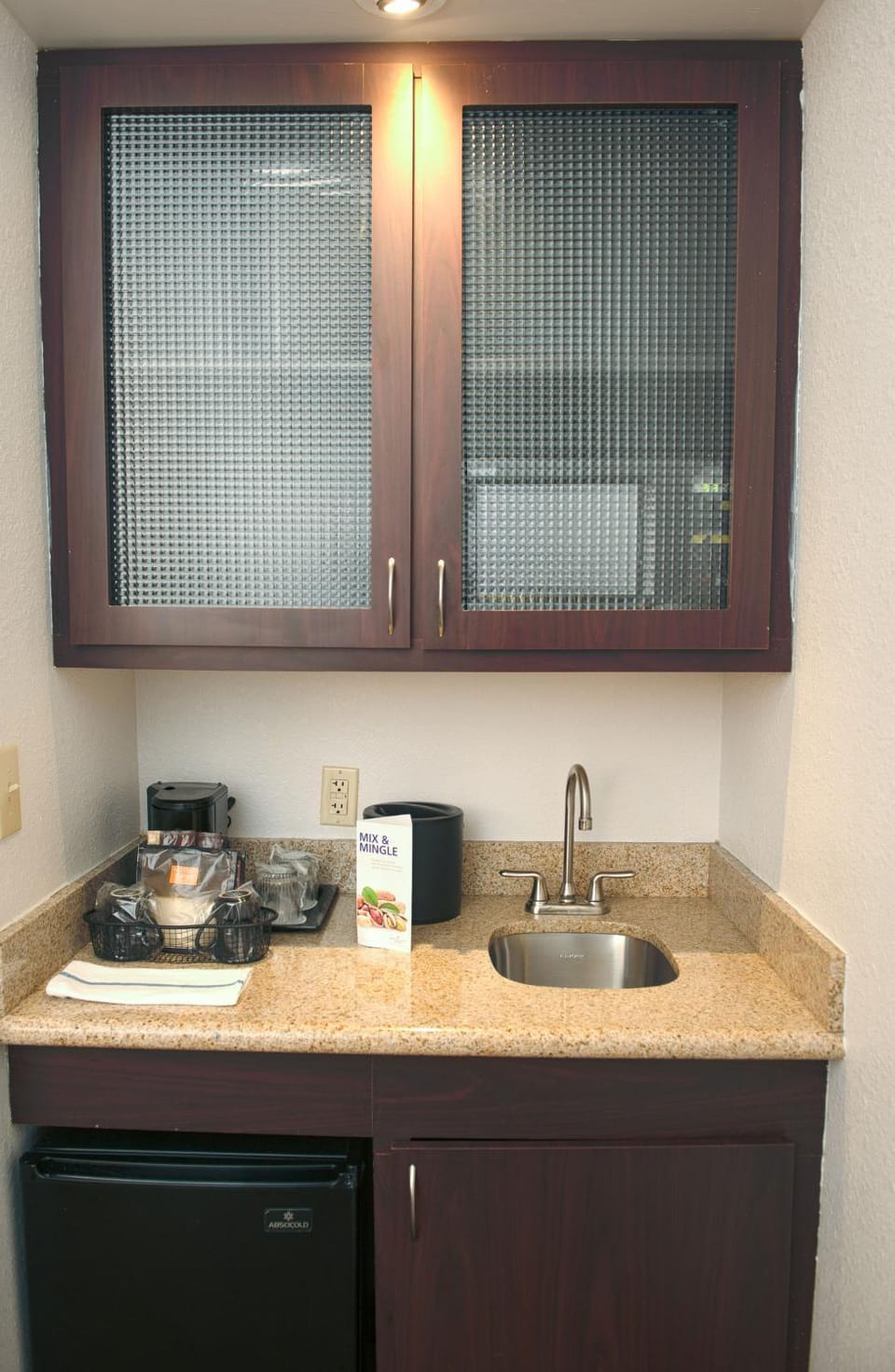 Coffee/tea facilities, microwave