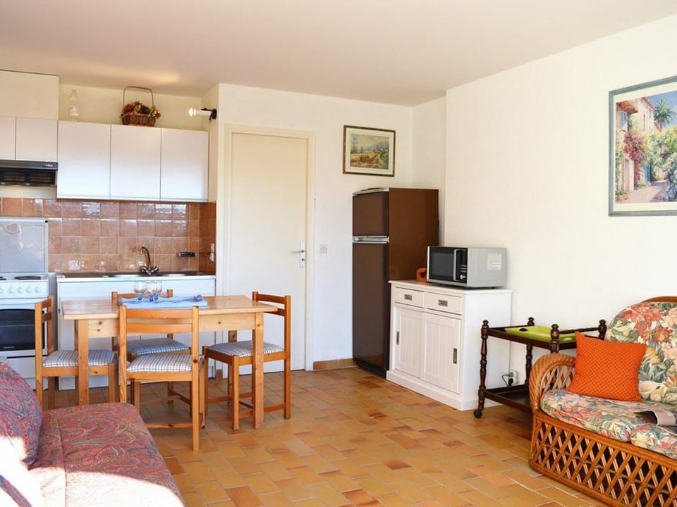 Studio coin nuit proche plage avec parking - Le Lavandou - FR-1-251-83 Apartment in Le Lavandou