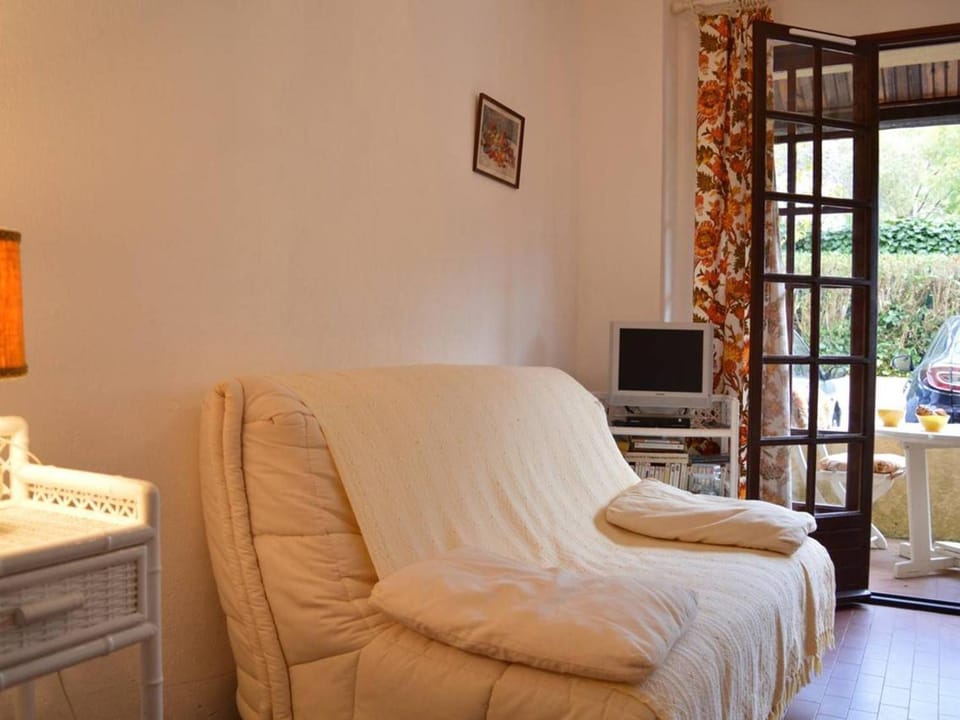 Studio avec Terrasse, Parking, à 500m de la Plage - Le Lavandou - FR-1-251-66 Apartment in Le Lavandou
