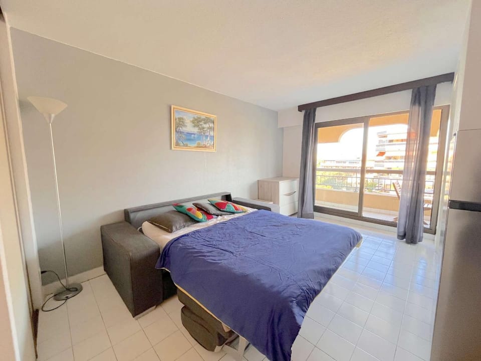 Studio cabine à 200m de Port Fréjus, plage, commerces, terrasse, 4 couchages, ménage inclus - FR-1-226A-31 Cabin in Fréjus