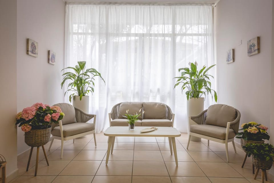 Communal lounge/ TV room