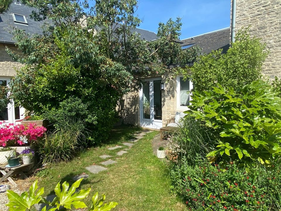 Facade/entrance, Garden